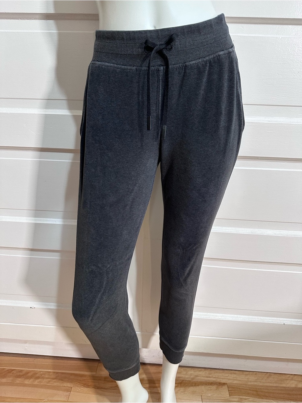 Lululemon Warm Down Jogger *Velour Size 4 Heathered Black $118